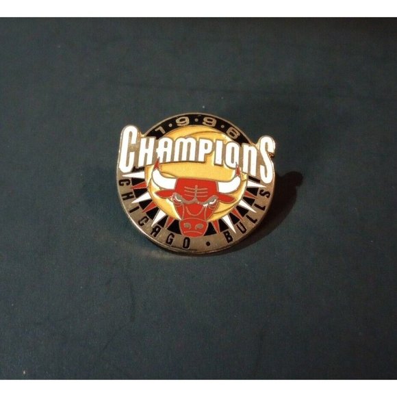 Vintage 1996 Chicago Bulls Lapel Logo Pin Pinback NBA Champions - Picture 1 of 4